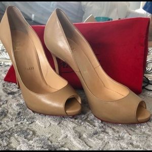 Nude Christian Louboutin (Authentic)